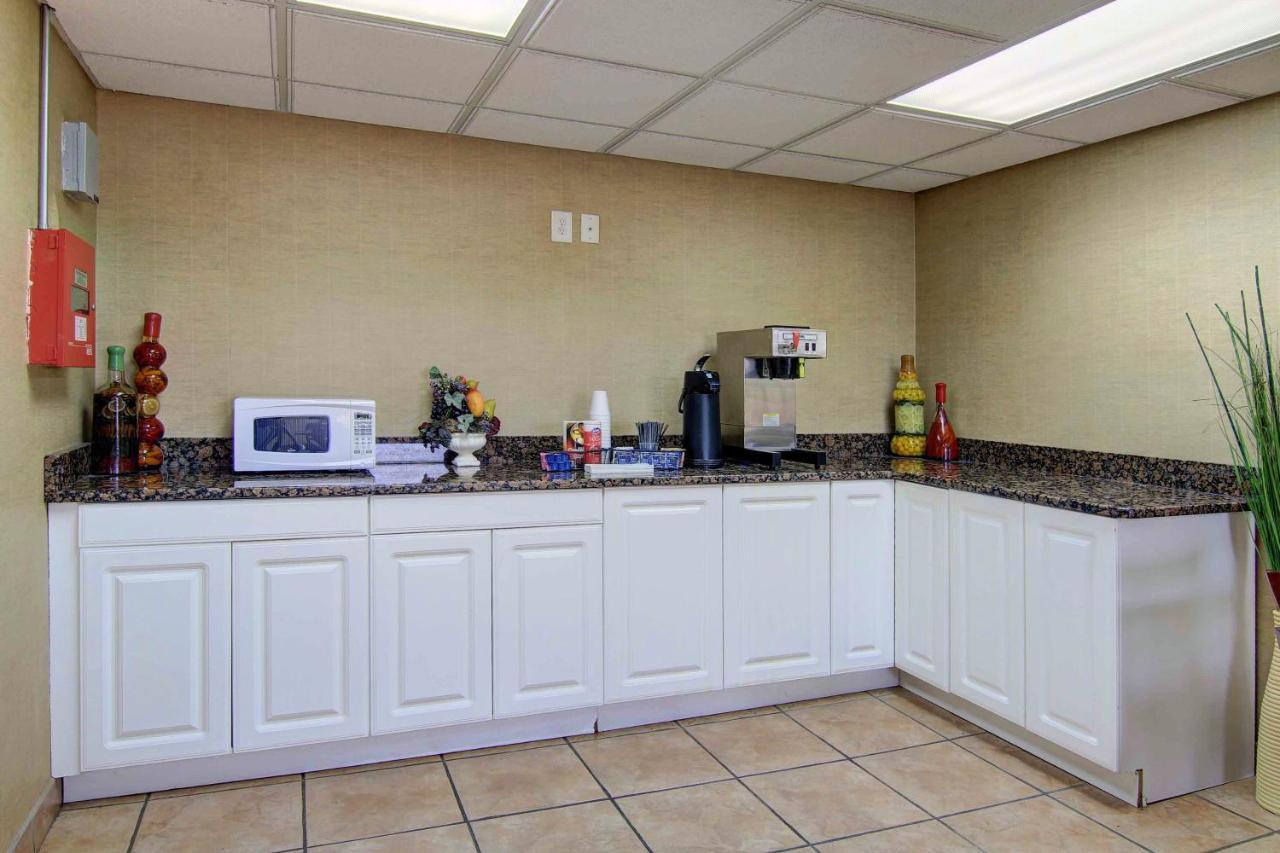 Red Roof Inn Atlanta - Six Flags Lodge West Екстериор снимка