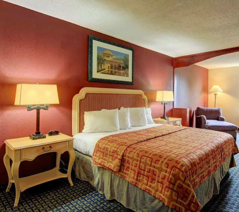 Red Roof Inn Atlanta - Six Flags Lodge West Екстериор снимка